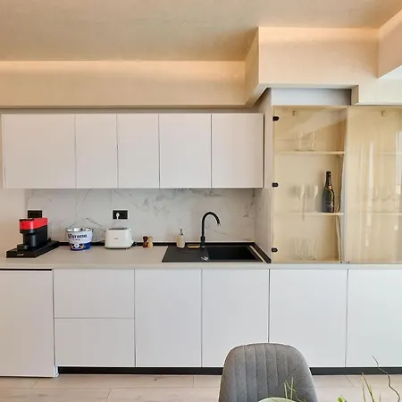 Riviera 186 In Alezzi Infinity アパート ママイア